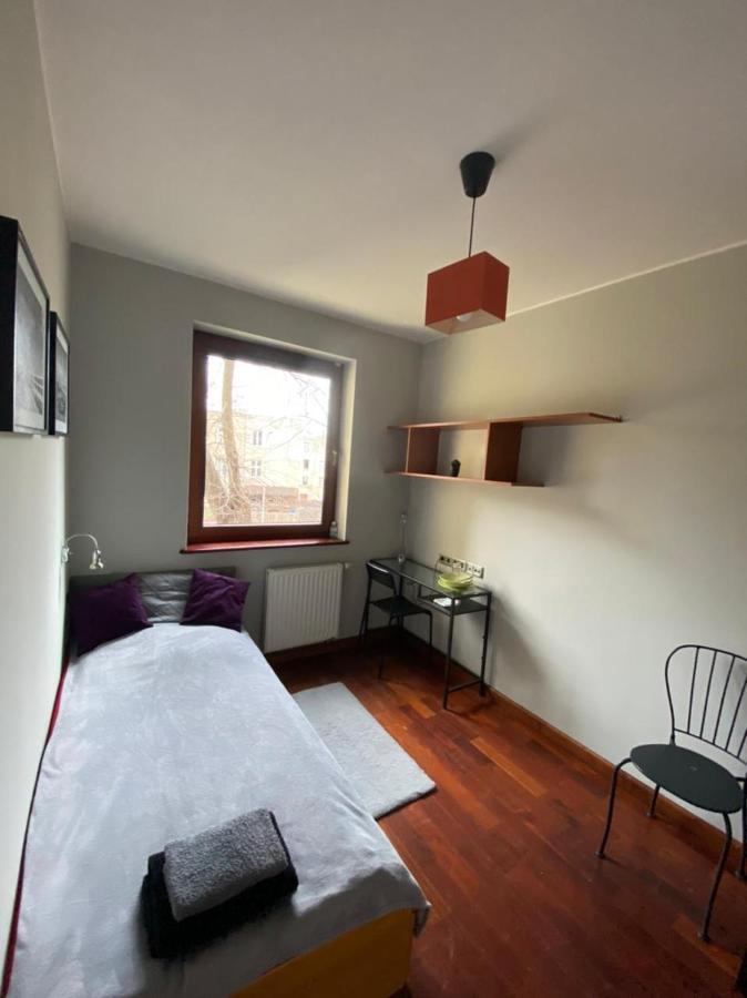 Niewielki Pokoj Jedno Lub Dwuosobowy W Duzym Mieszkaniu W Gdansk Wrzeszcz Ul Smoluchowskiego Kolo Akademii Medycznej - Cooliving Buitenkant foto