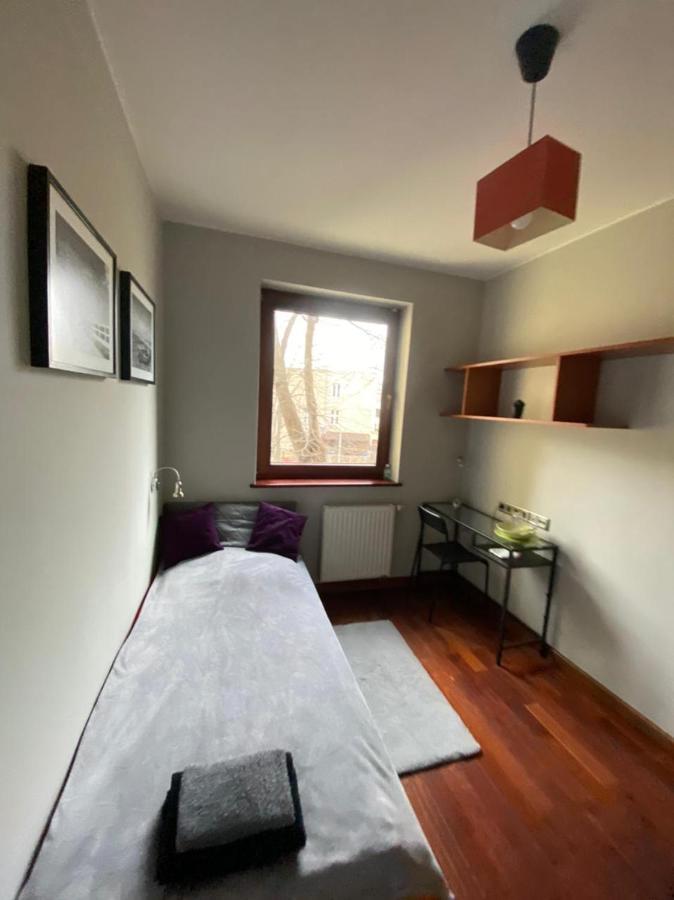 Niewielki Pokoj Jedno Lub Dwuosobowy W Duzym Mieszkaniu W Gdansk Wrzeszcz Ul Smoluchowskiego Kolo Akademii Medycznej - Cooliving Buitenkant foto